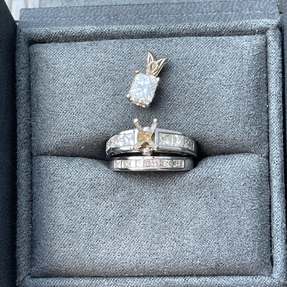 1 Carat Brilliant Diamond and Platinum Engagement Ring - Picture 3 of 9